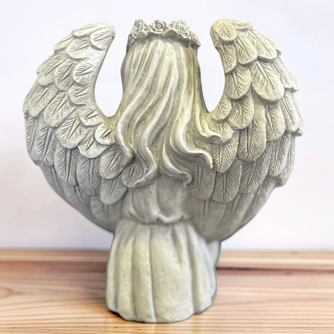 Memorial angel statue