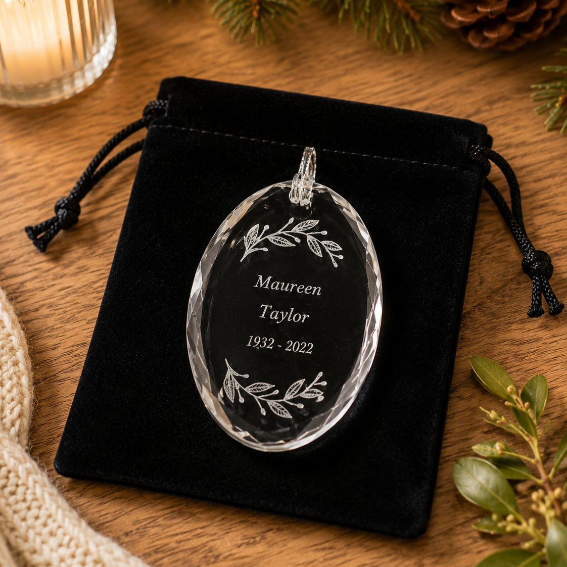 Memorial ornament with wreath