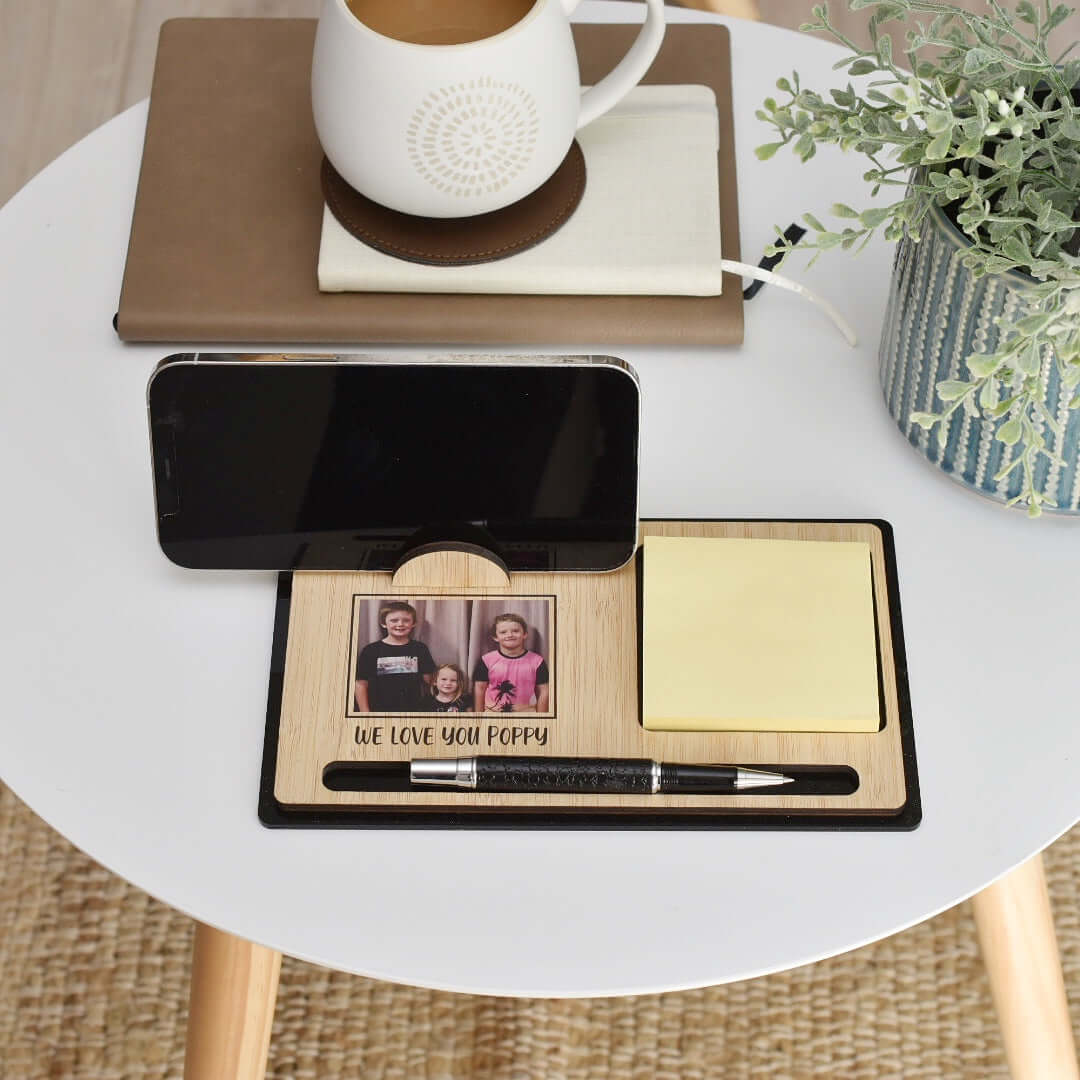 a photo desk mate 2