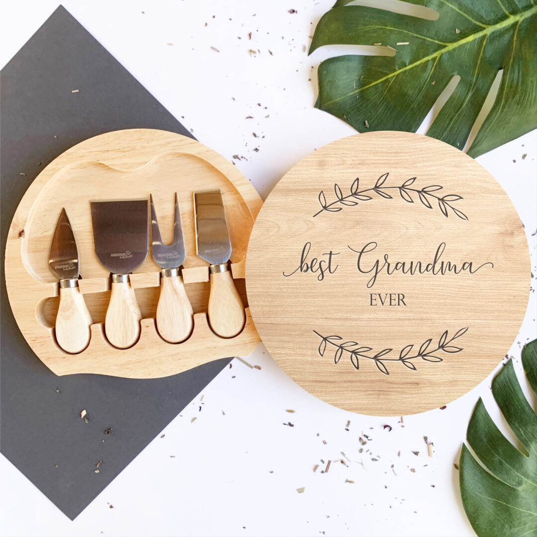 Personalised Cheese Board Set - Wreath - Chain Valley Gifts